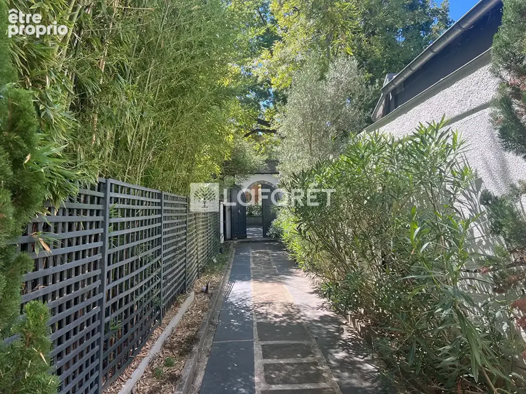 Duplex 7P Garches 244 m², terrasse 78m², cave. Garage double en sus - photo 2
