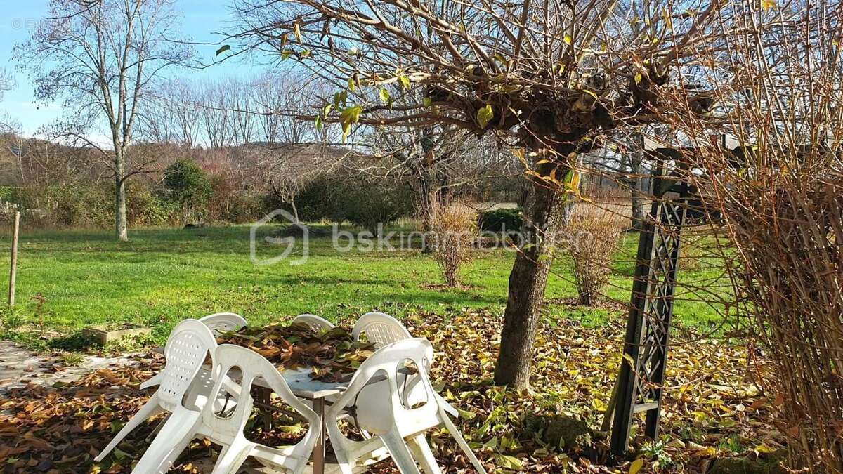 Maison à VILLECOMTAL-SUR-ARROS