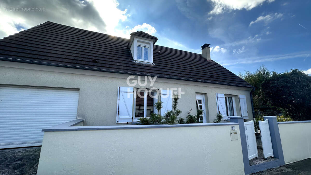 Maison à BRIIS-SOUS-FORGES