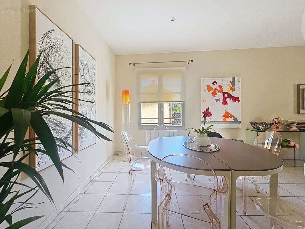 Appartement à VILLENEUVE-LES-AVIGNON