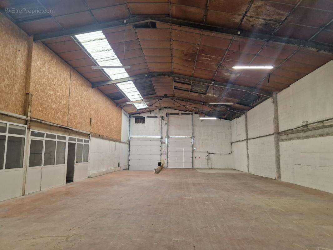 Commerce à TERRASSON-LAVILLEDIEU