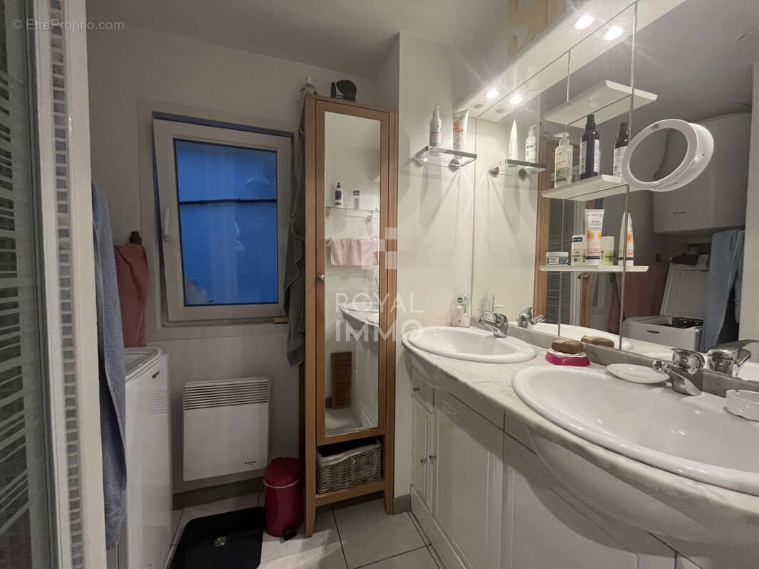 Appartement à SOLLIES-VILLE