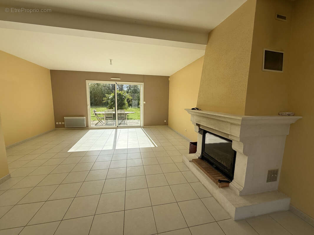 Maison à YVRE-L'EVEQUE