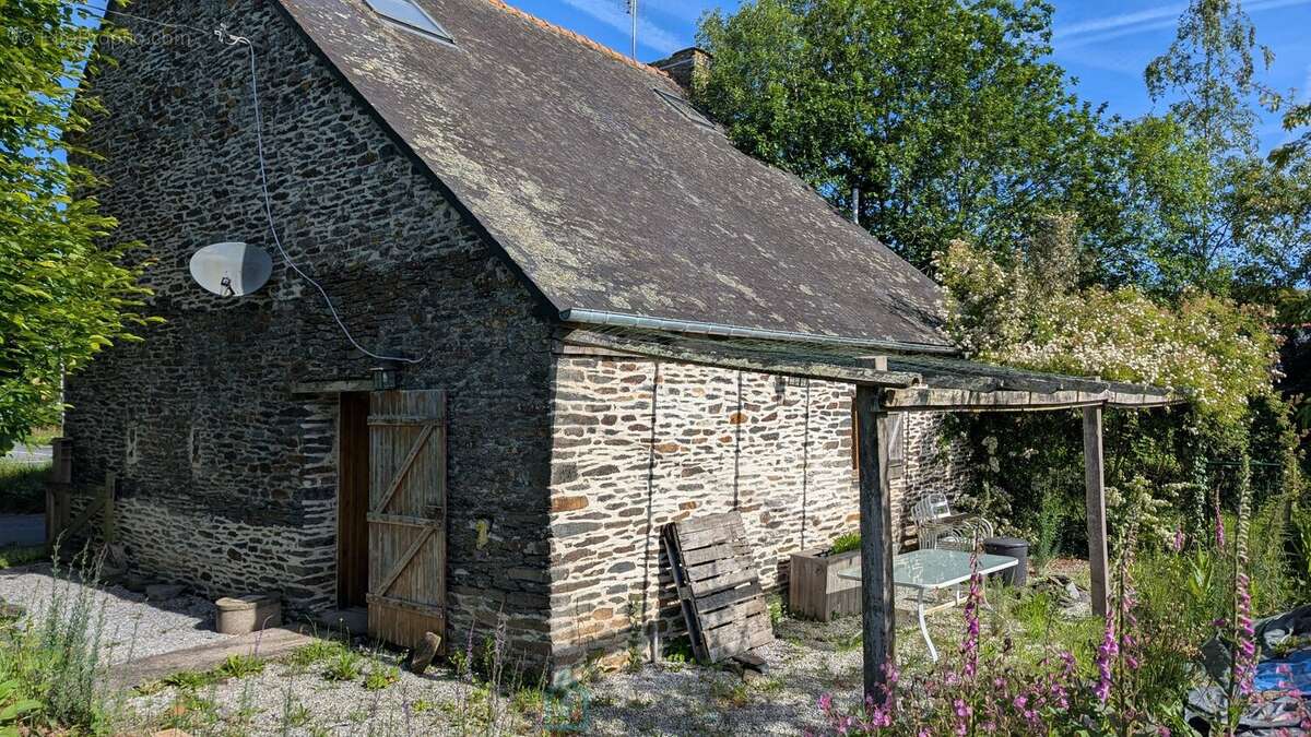 Maison à PLOUGUERNEVEL