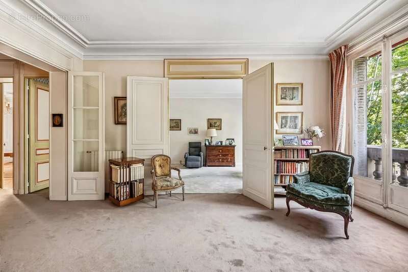 Appartement à PARIS-7E