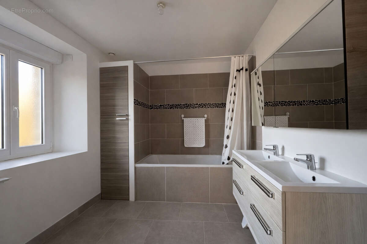 Maison à FONTAINE-HENRY