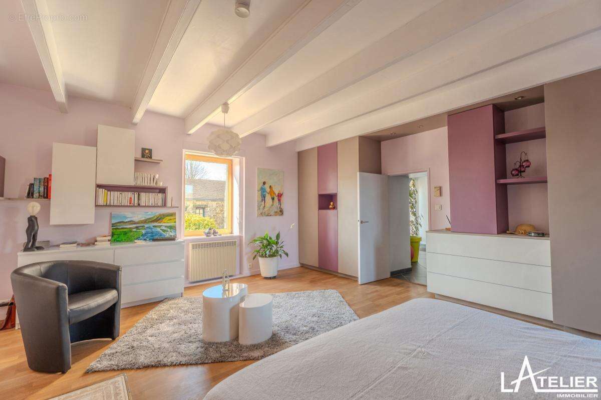 Maison à SAINT-ETIENNE-DE-MONTLUC