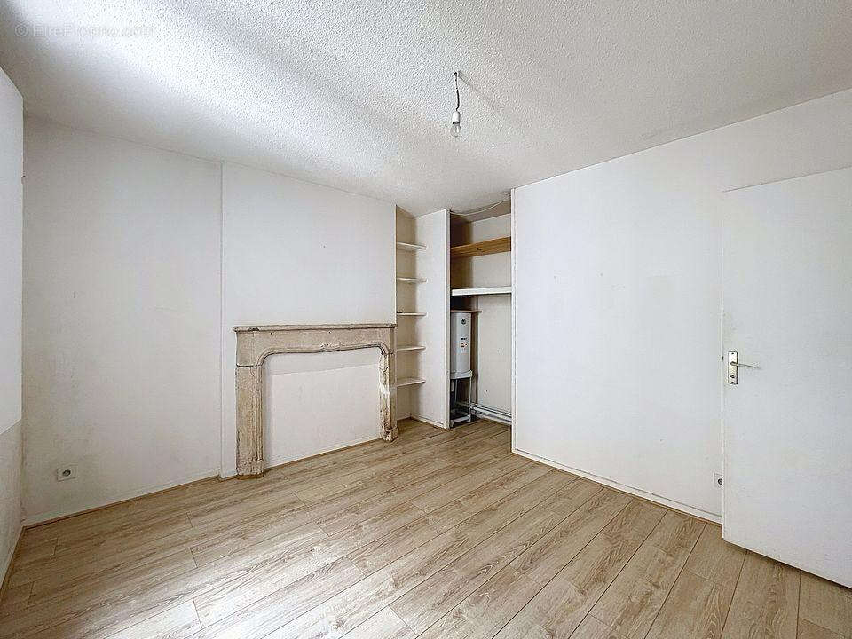 Rare en hyper centre- Place du Parlement- beau 2P de 54m²au calme . - photo 6