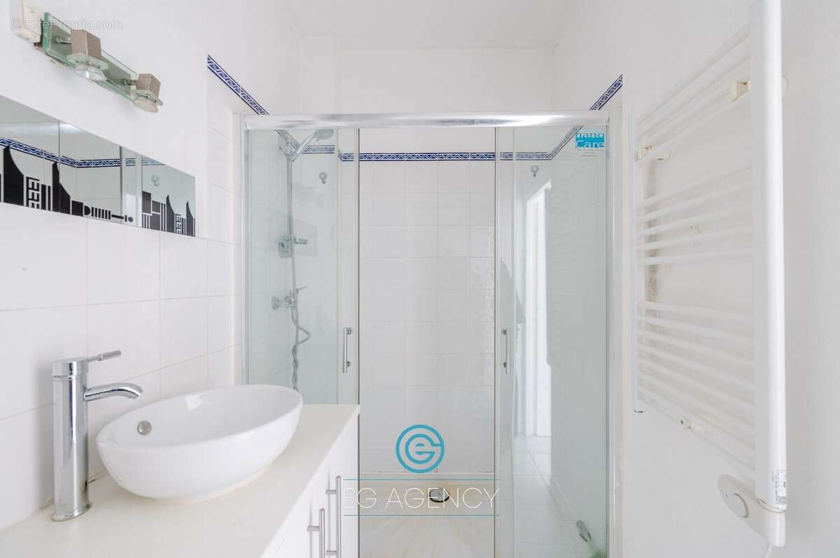 Appartement à MARSEILLE-4E