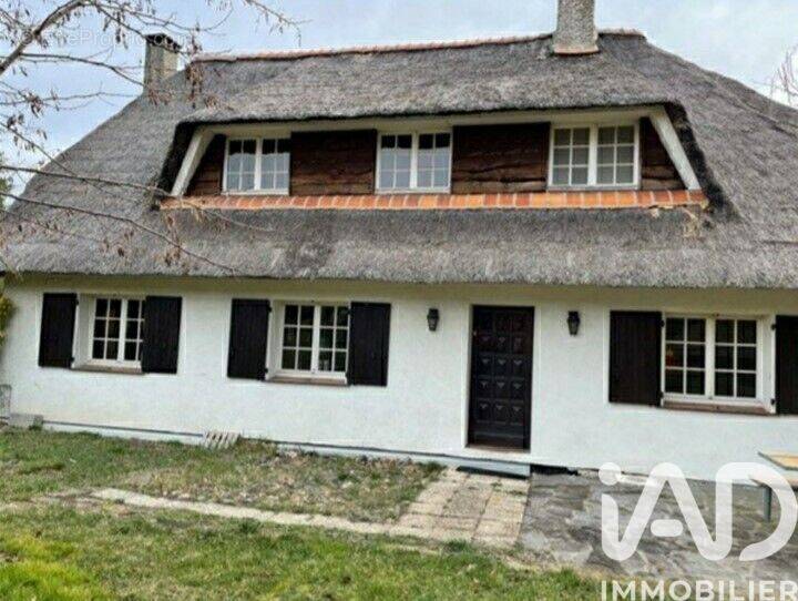 Photo 1 - Maison à PERIGNAT-LES-SARLIEVE