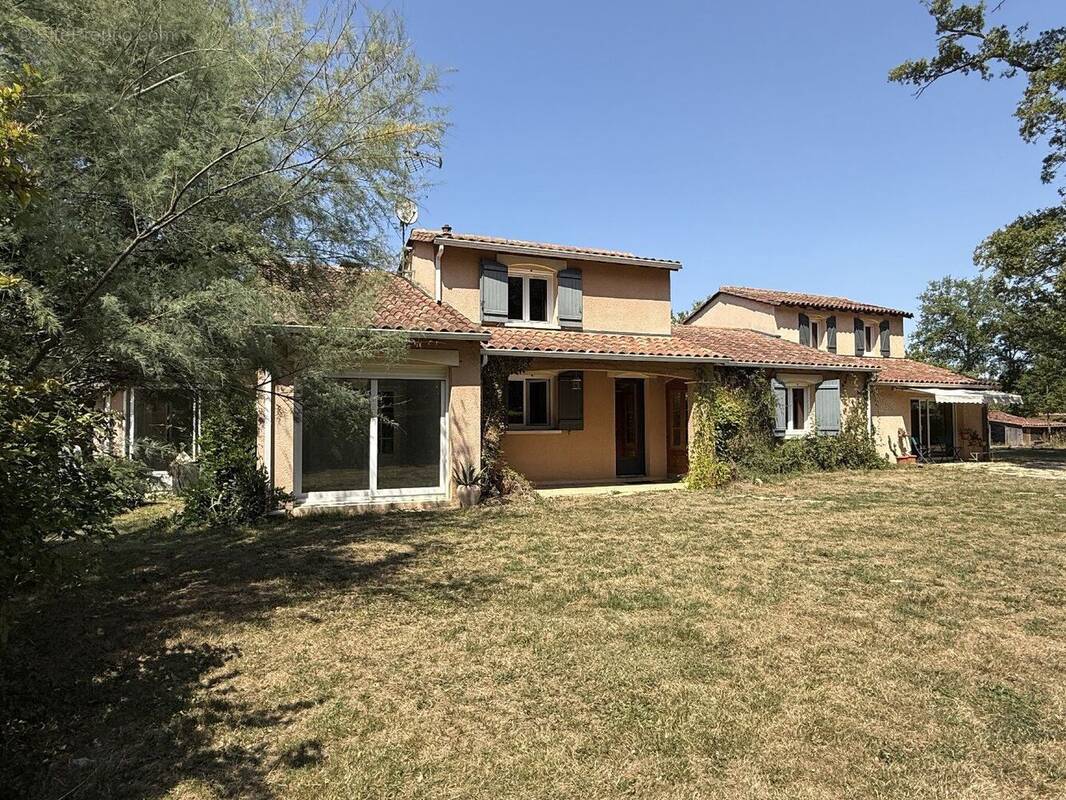 Maison à SAINT-ESTEPHE