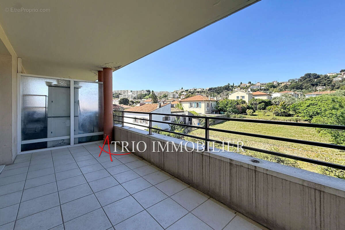 Appartement à SAINT-LAURENT-DU-VAR