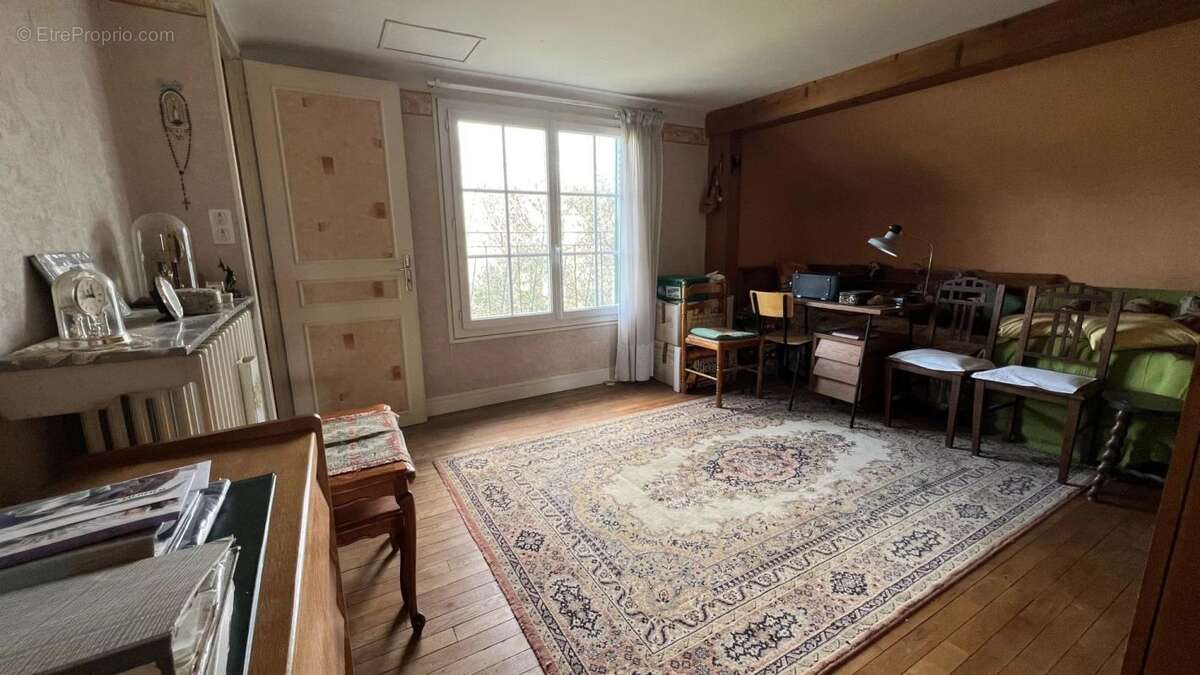 Maison à LES CLAYES-SOUS-BOIS