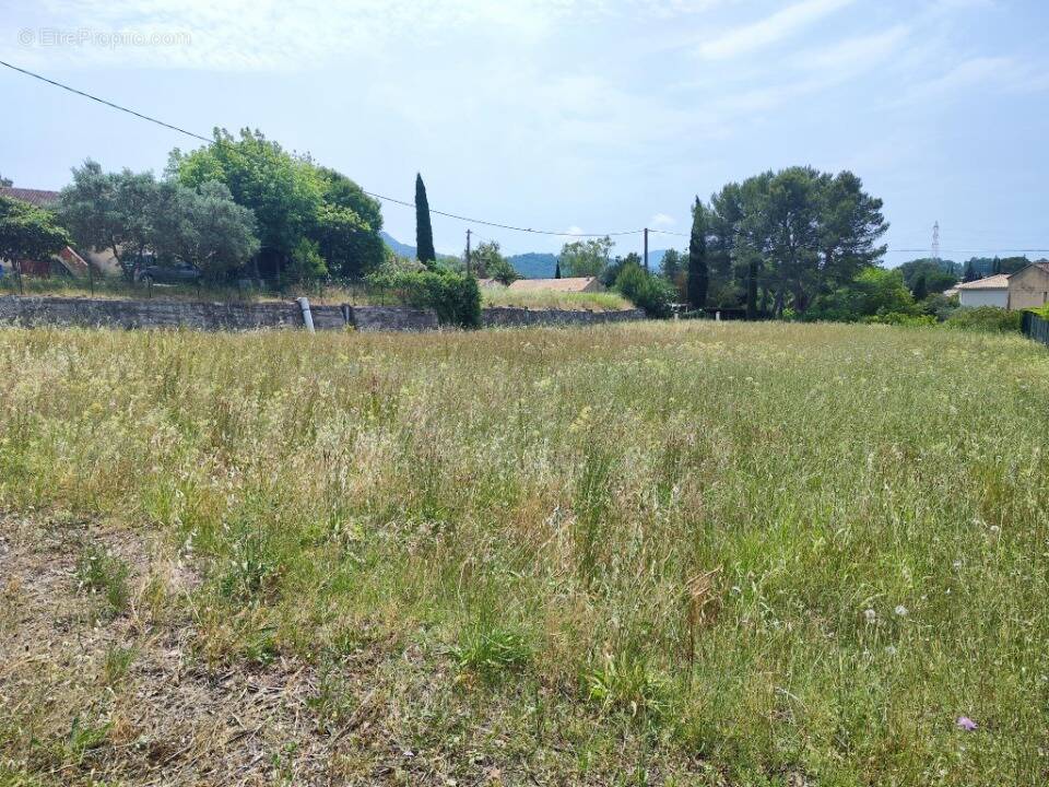 Terrain à LA CRAU