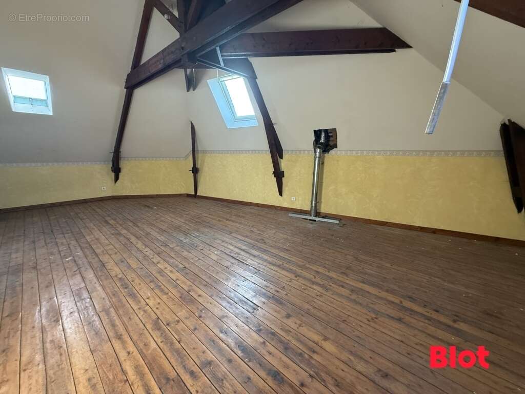 Appartement à MONTREUIL-SUR-ILLE