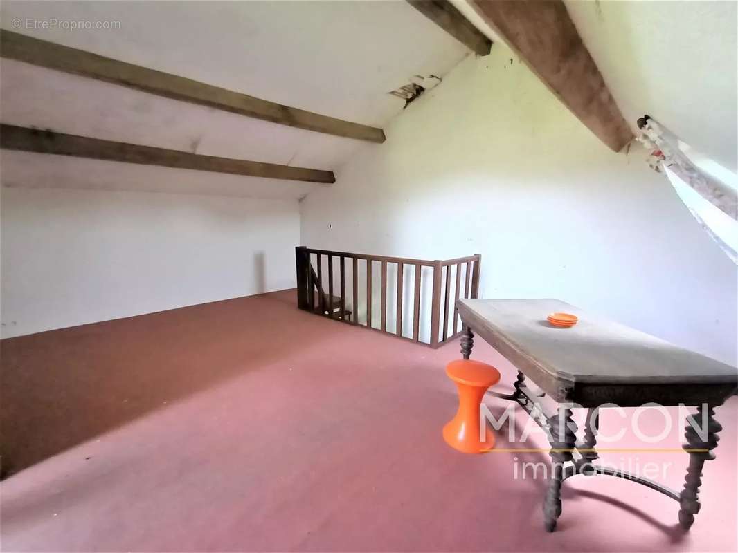 Maison à SAINT-HILAIRE-LE-CHATEAU