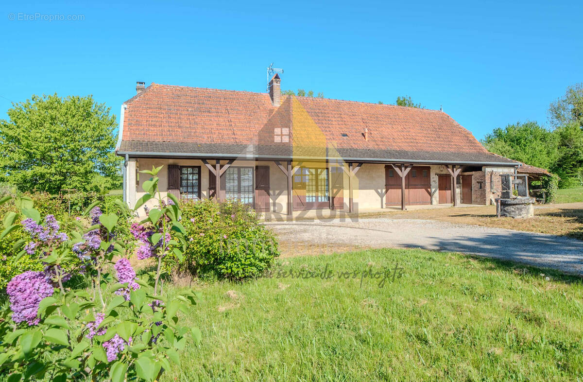 Maison à FRANGY-EN-BRESSE