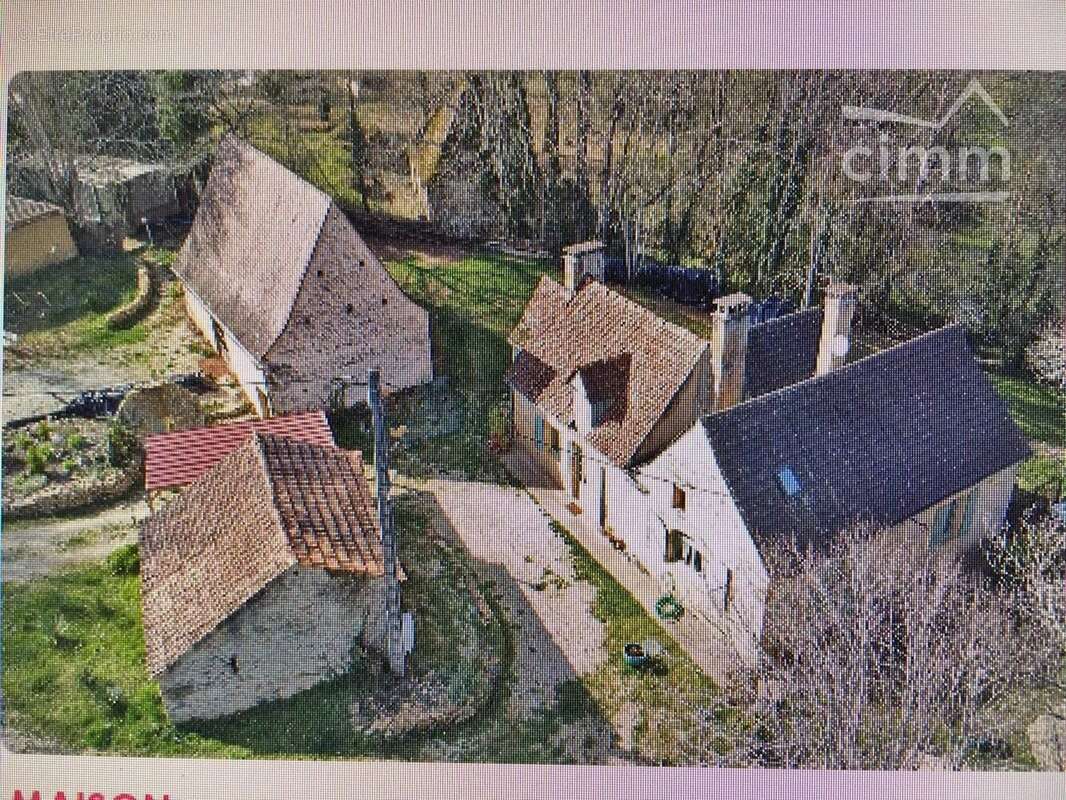 Maison à CARSAC-AILLAC