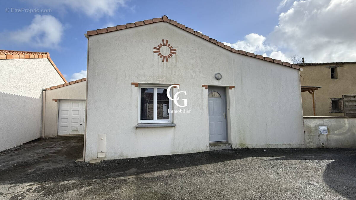 Maison à ROCHESERVIERE