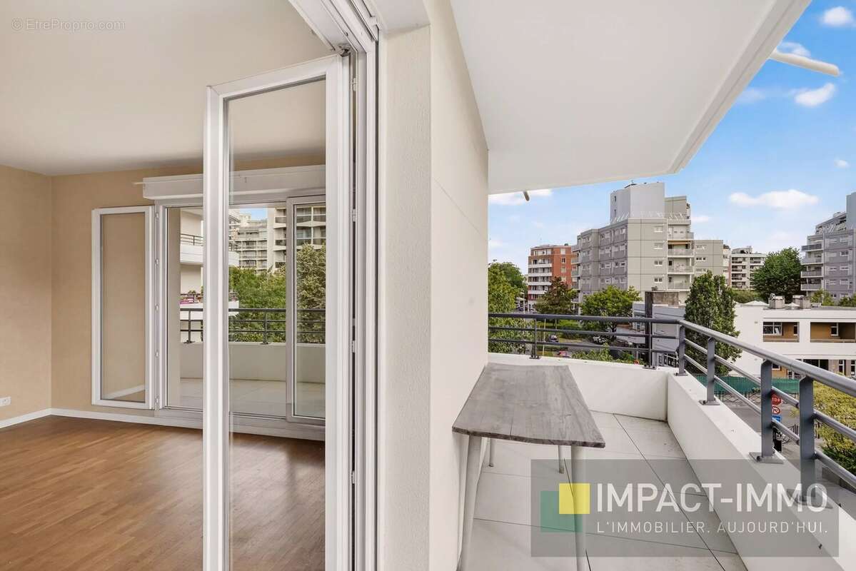 Appartement à COURBEVOIE