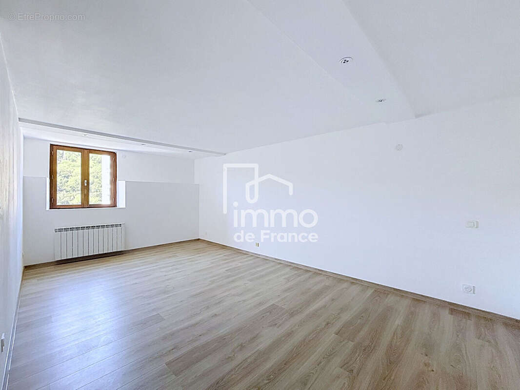 Appartement à BELLEGARDE-SUR-VALSERINE