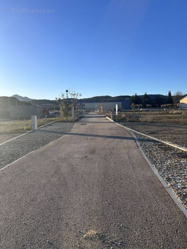 Terrain à PEYROLLES-EN-PROVENCE