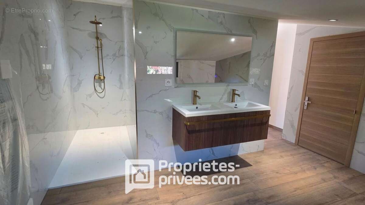 Maison à LAUDUN-L&#039;ARDOISE