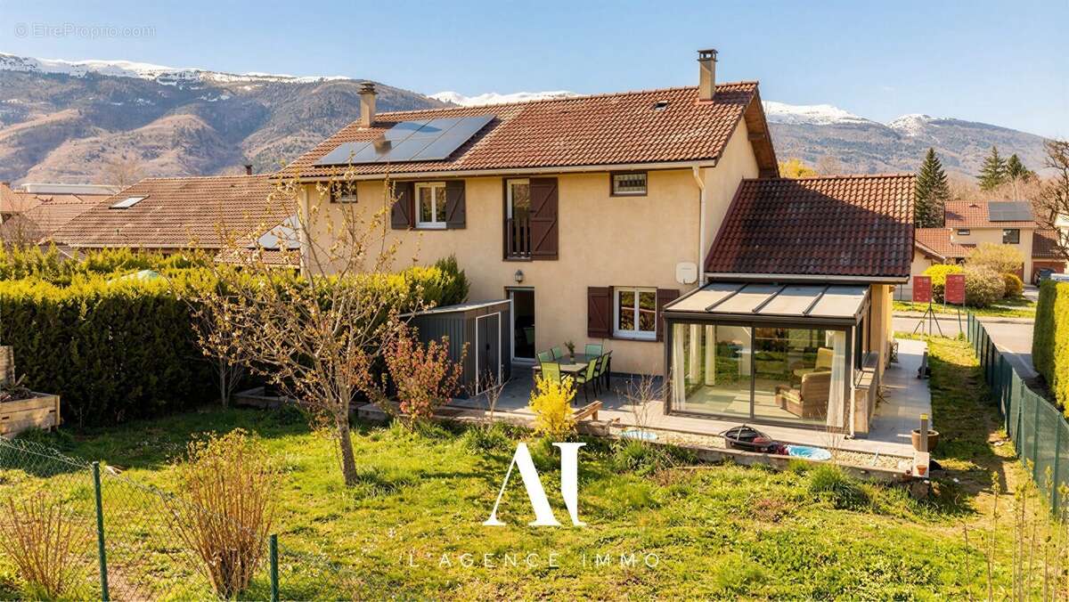 Maison à SAINT-GENIS-POUILLY