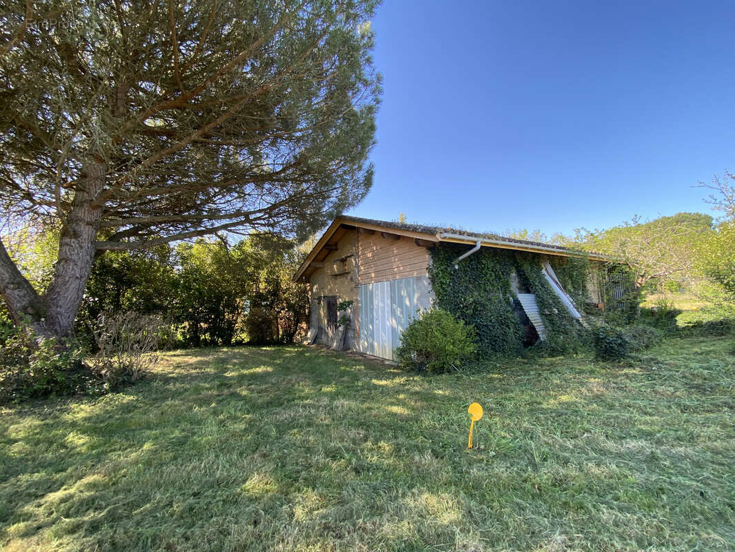 Terrain à LE BURGAUD