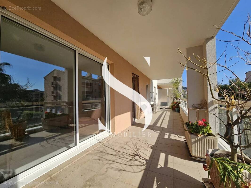 Appartement à VALLAURIS