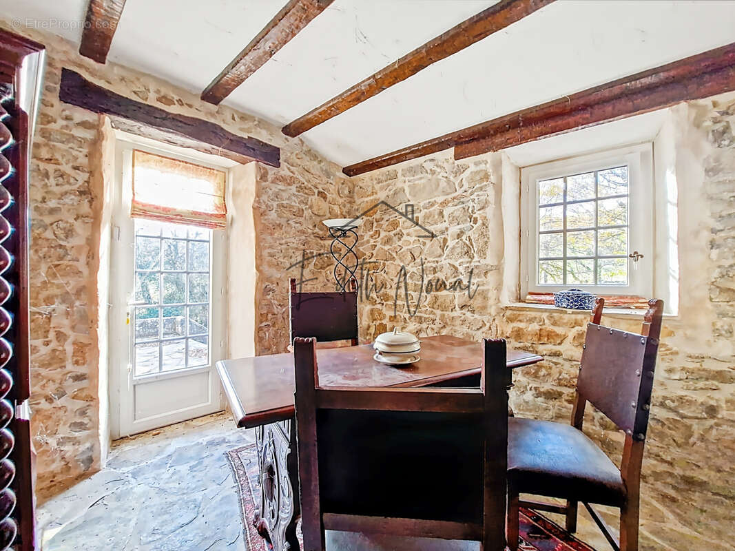 Maison à SAINTE-EULALIE-DE-CERNON