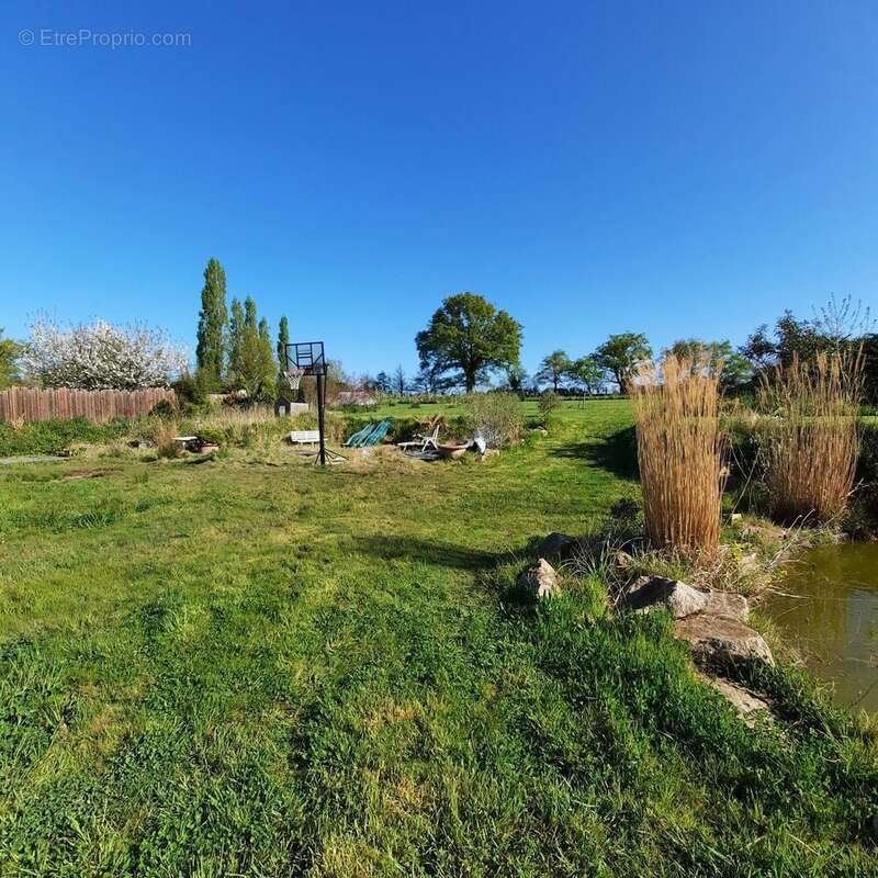 Maison à SAINT-ETIENNE-DE-MONTLUC