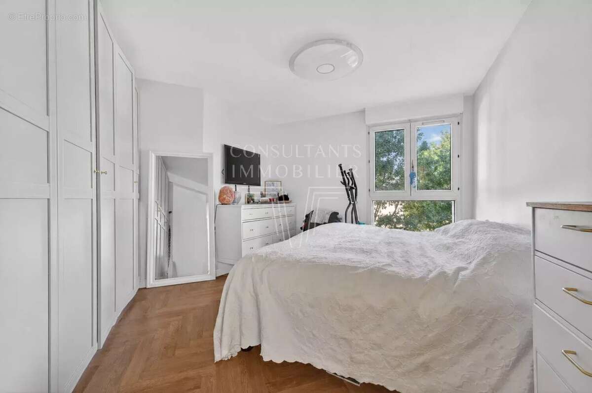 Appartement à LEVALLOIS-PERRET