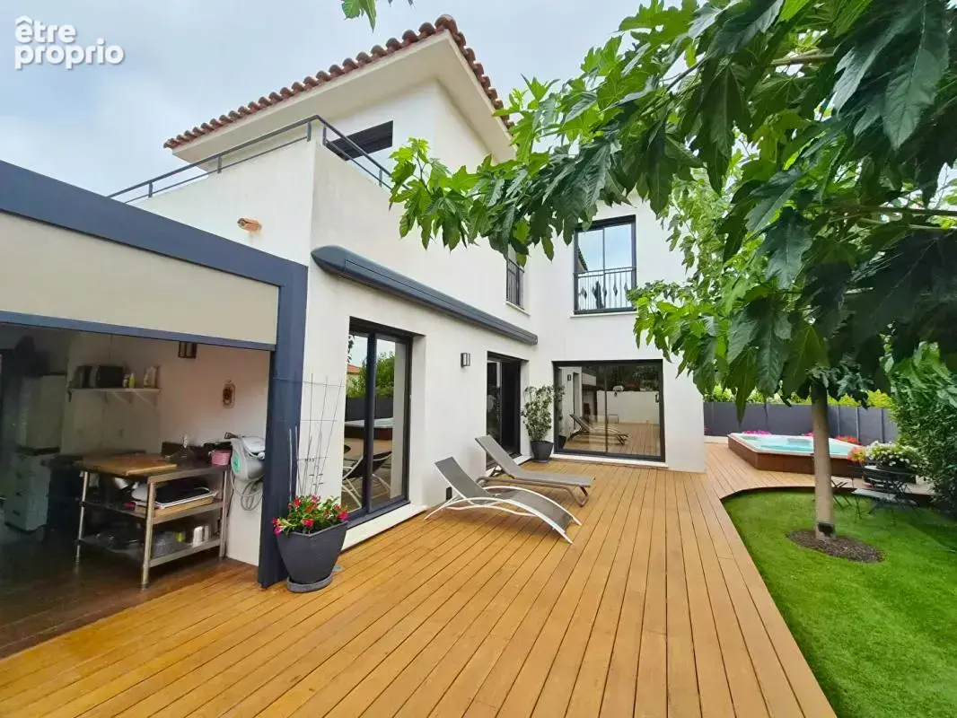VILLA DE PRESTIGE T4 SANARY- Proche commerces et plages à pied - photo 1