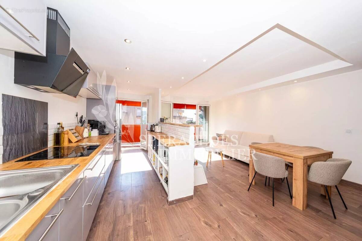 Appartement à SAINT-LAURENT-DU-VAR