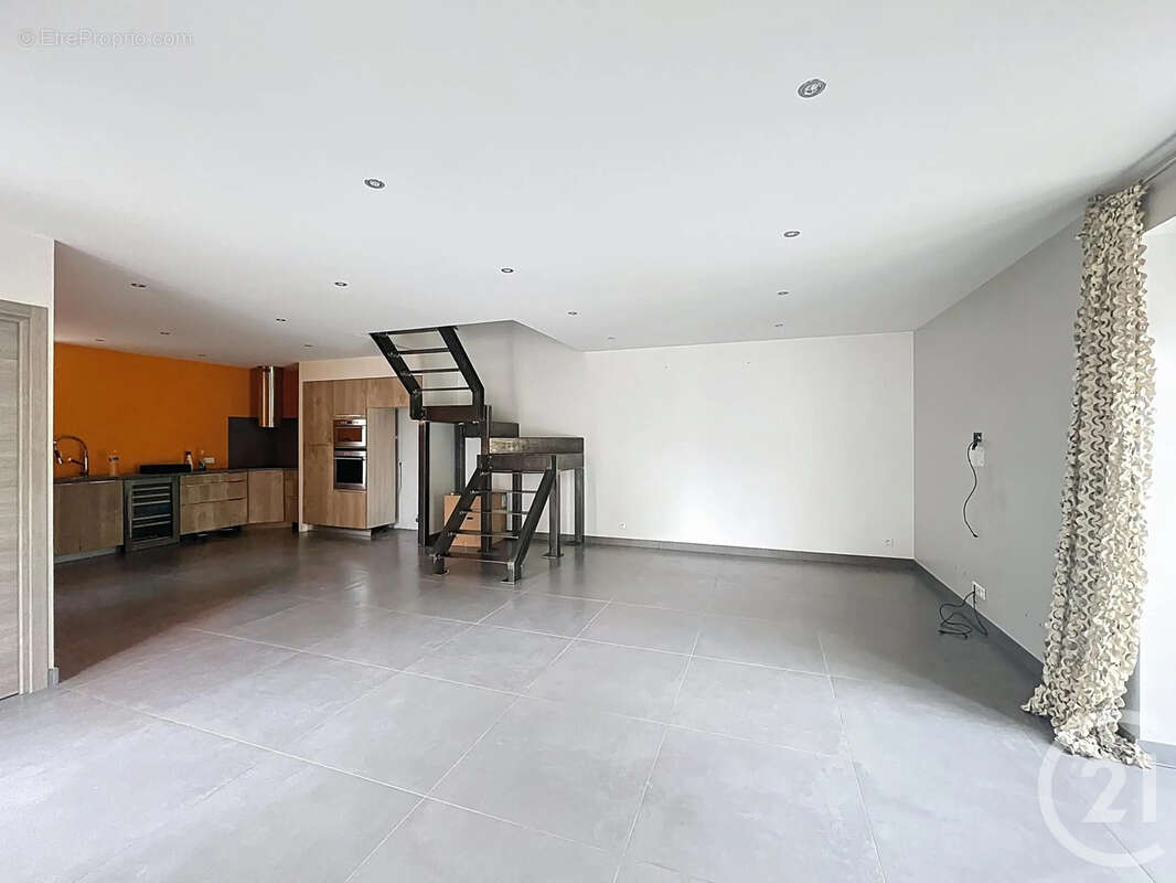 Maison à SAINT-QUENTIN-FALLAVIER