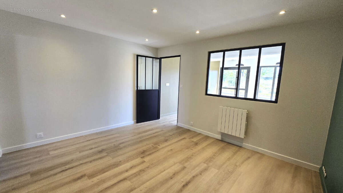 Commerce à PLOUHARNEL