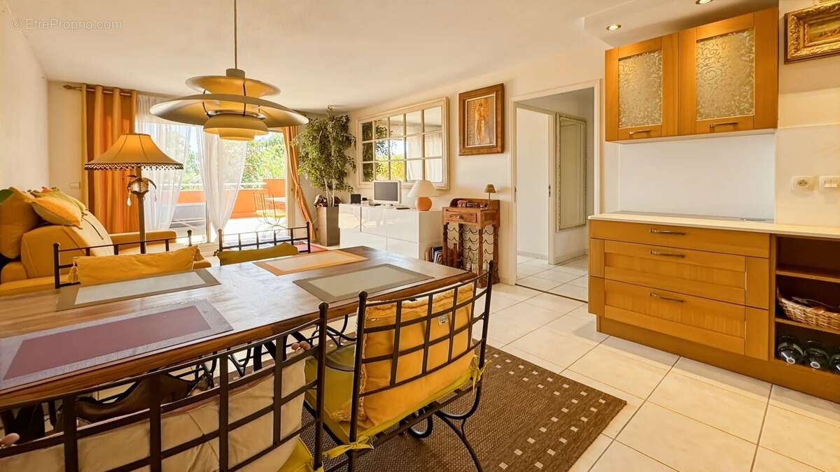 Appartement à MANDELIEU-LA-NAPOULE