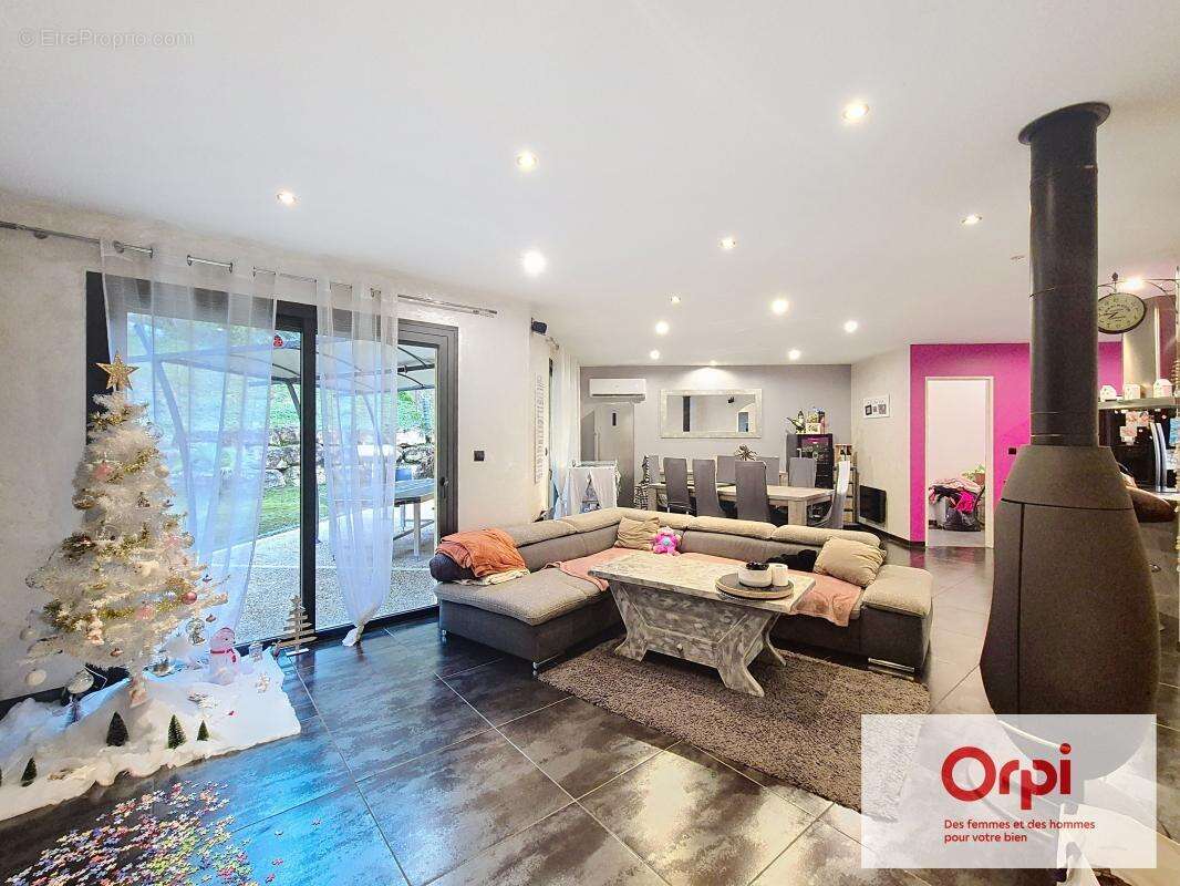 Maison à LE LARDIN-SAINT-LAZARE