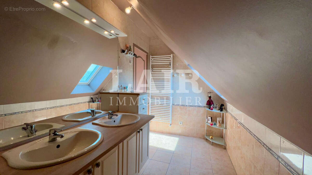 Maison à LE MELE-SUR-SARTHE