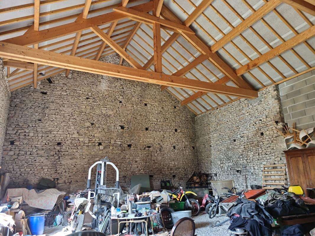 FERMETTE 70 m² avec une TRES BELLE GRANGE refaite a neuf - photo 8