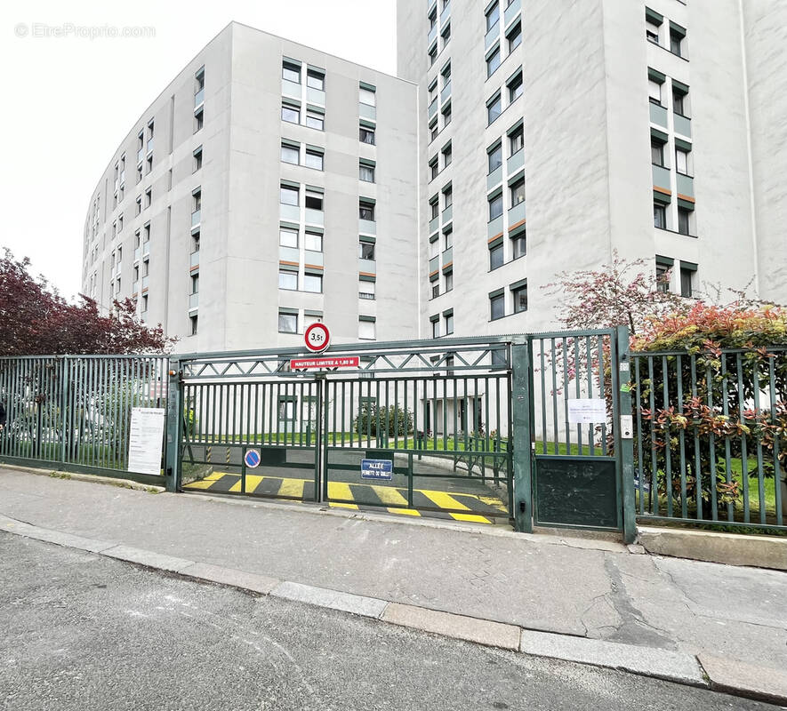 Parking à PARIS-19E