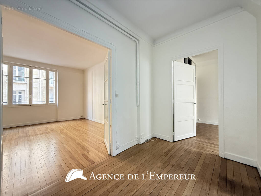 Appartement à PARIS-16E