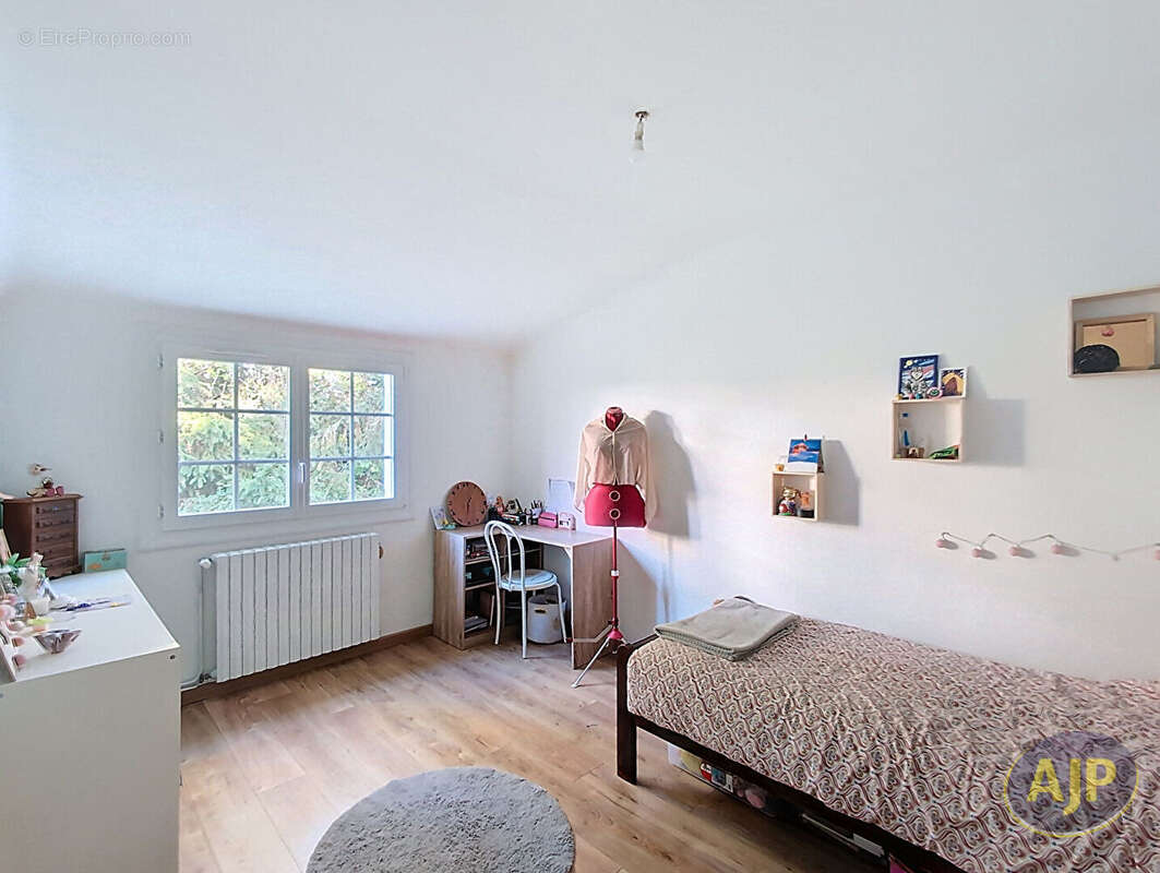 Maison Vieillevigne 9 pièces 6 chambres - photo 12