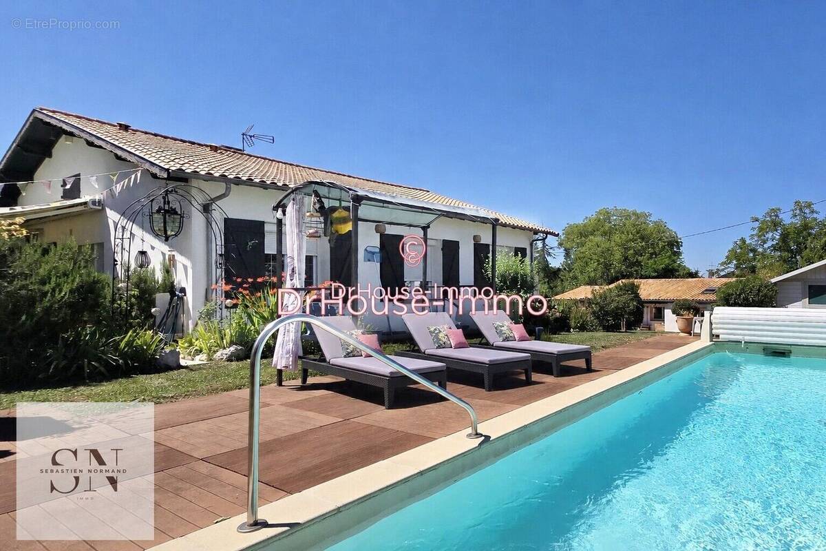Maison à PUJOLS