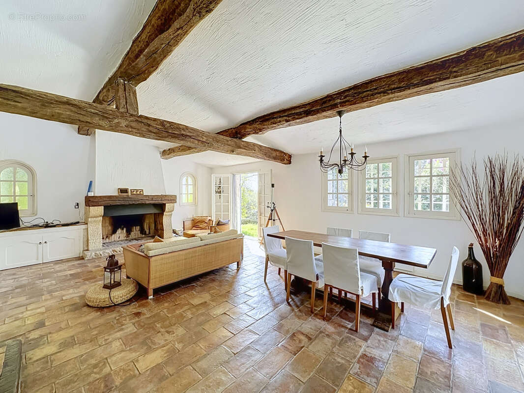 Maison à TOURRETTES-SUR-LOUP