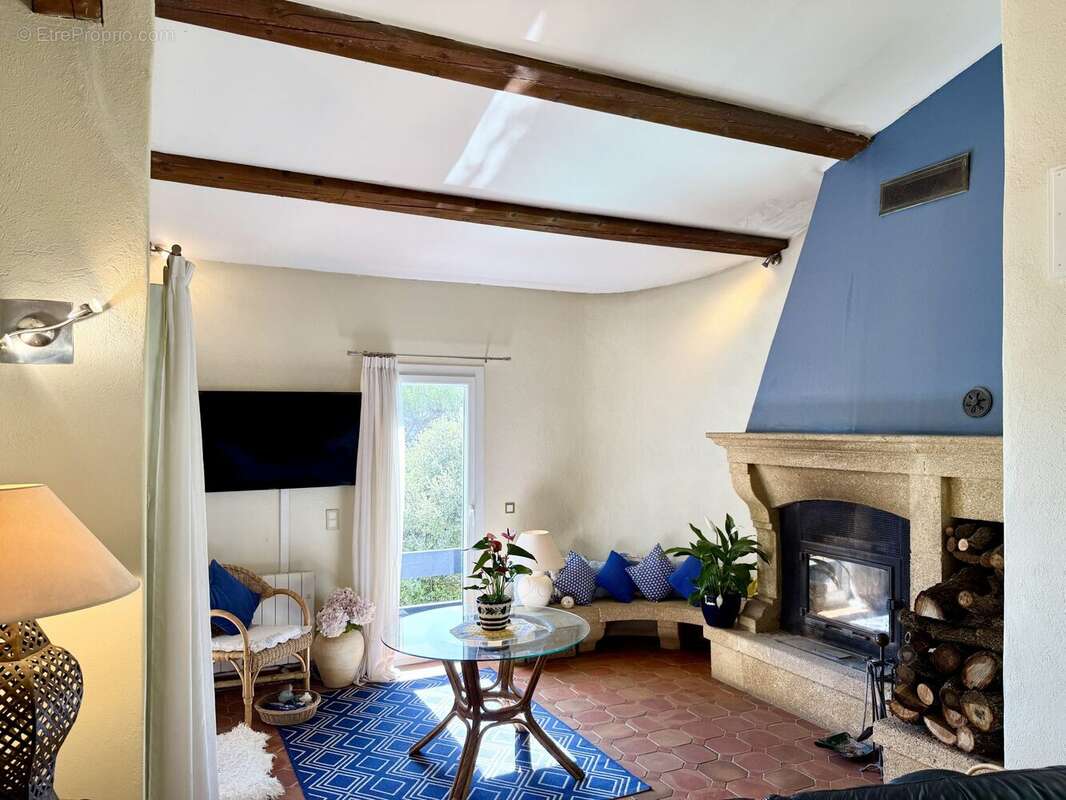 Dickjan POPPEMA d'eXp France vous propose une belle villa avec vue, piscine et 4 chambres - Maison à PIERREVERT
