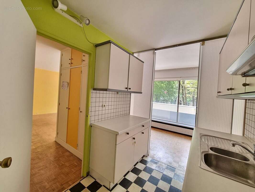 Appartement à PARIS-14E