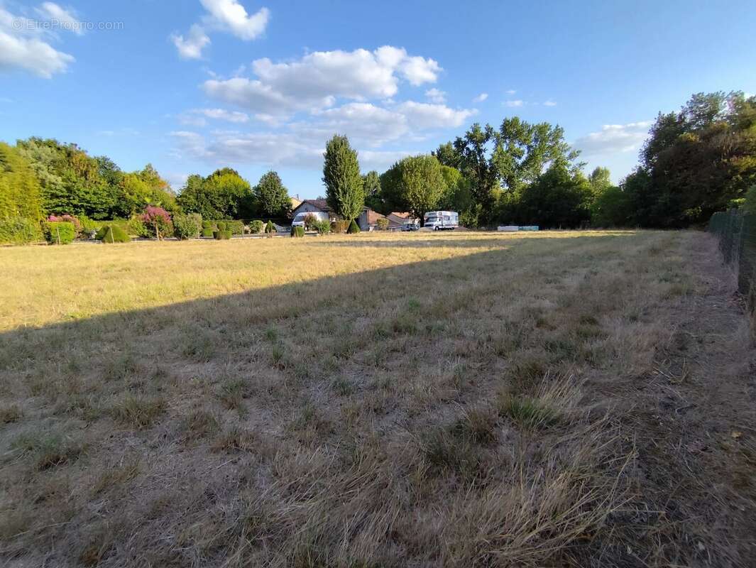 Terrain à SAINT-GEORGES-ANTIGNAC