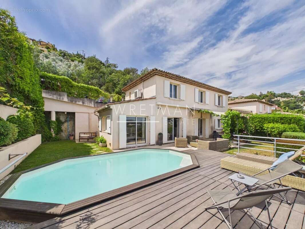 Maison à MANDELIEU-LA-NAPOULE